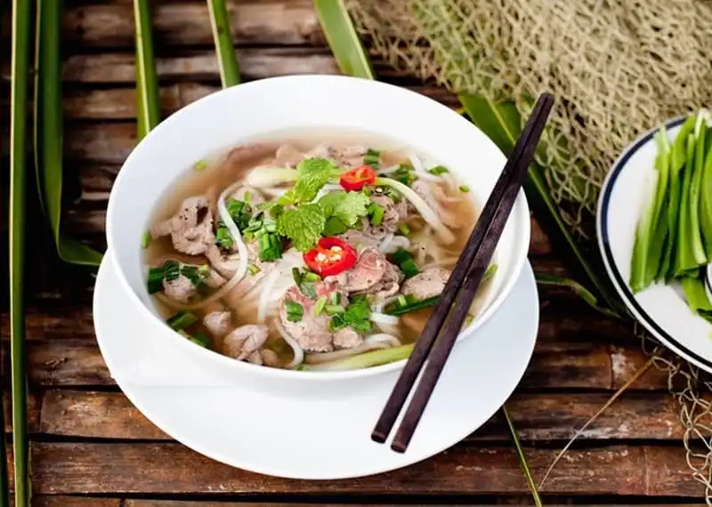 wanderlust-tips-pho-bo-vien-lot-top-mon-an-duong-pho-ngon-nhat-chau-a-1