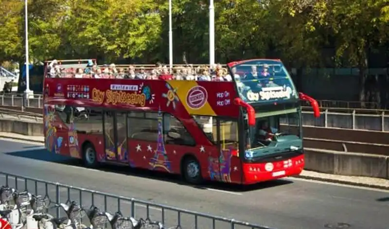 Thí điểm vận chuyển du khách bằng ô tô hai tầng 5 wanderlust-tips-thi-diem-van-chuyen-du-khach-bang-o-to-hai-tang-1