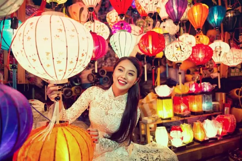 Trang phục truyền thống của các quốc gia Đông Nam Á 5 wanderlust-tips-tim-hieu-trang-phuc-truyen-thong-cua-cac-quoc-gia-dong-nam-a-1