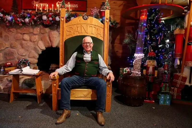 wanderlust-tips-toi-tham-hoc-vien-dao-tao-ong-gia-noel-3