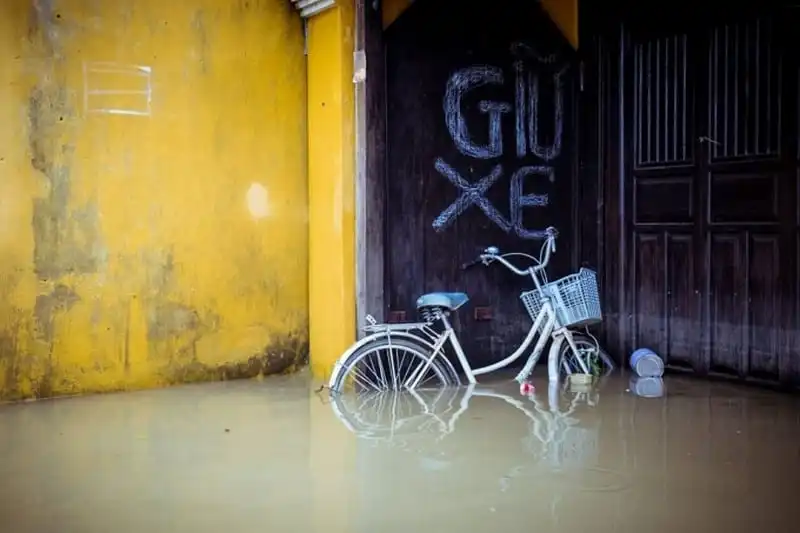 wanderlust-tips-ve-dep-hoi-an-mua-nuoc-lu-10