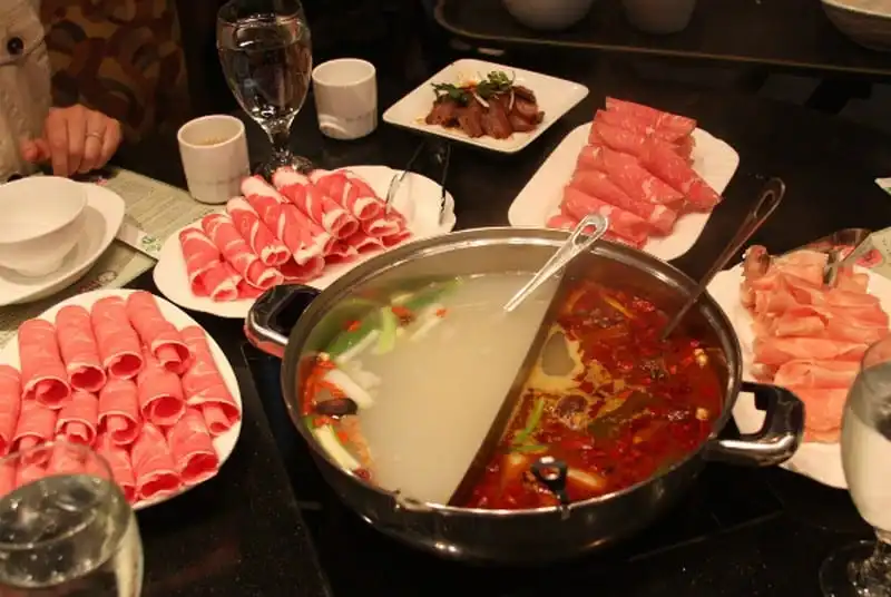 wanderlust-tips-vo-chong-dang-khoi-me-met-am-thuc-quang-chau-9