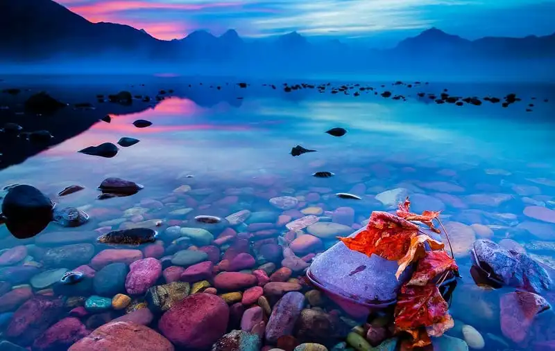 10 khẩu hiệu du lịch truyền cảm hứng cho những chuyến đi 2017 11 Autumn sunrise on Lake McDonald - Glacier National Park, Montana