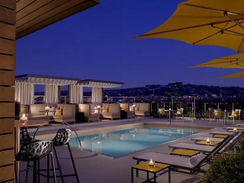 wanderlust_tips_21_quan_bar_co_view_dep_nhat_the_gioi_11