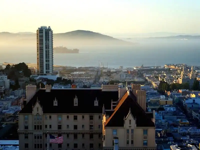 wanderlust_tips_21_quan_bar_co_view_dep_nhat_the_gioi_3