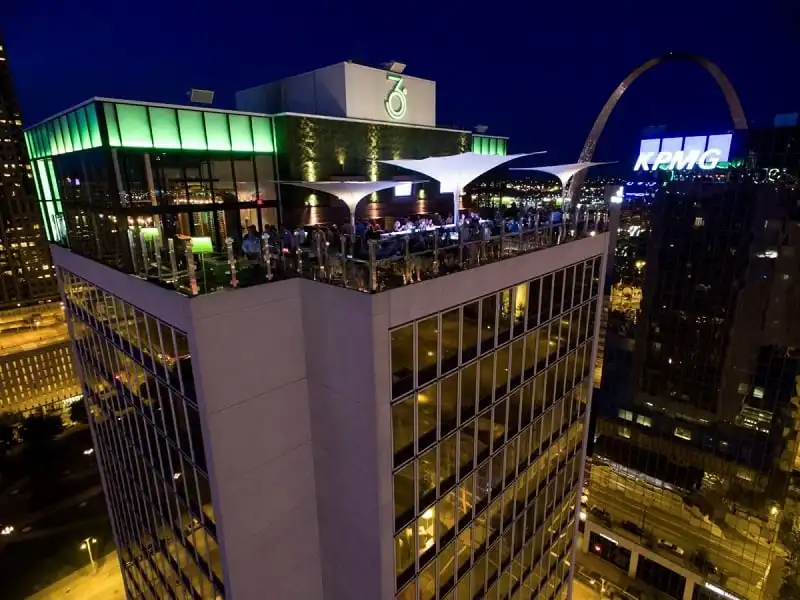 wanderlust_tips_21_quan_bar_co_view_dep_nhat_the_gioi_4