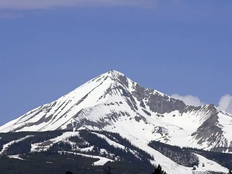 wanderlust_tips_25_ngon_nui_ly_tuong_cho_truot_tuyet_mua_dong_16