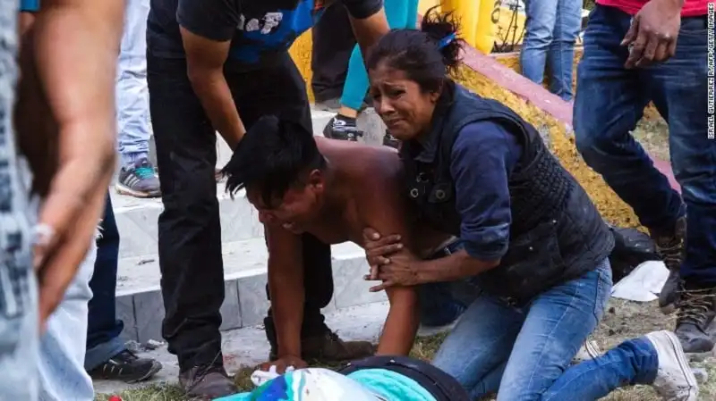 wanderlust_tips_32-nguoi-thiet-mang-tronng-vu-no-phao-hoa-rung-dong-Mexico-2