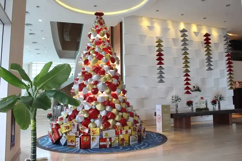 wanderlust_tips_Christmas_tree