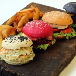 wanderlust tips burger nhieu mau sac an tuong o Mumbai 00