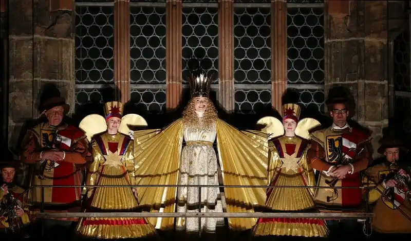 wanderlust_tips_nuoc_duc_ron_rang_mua_le_hoi_18