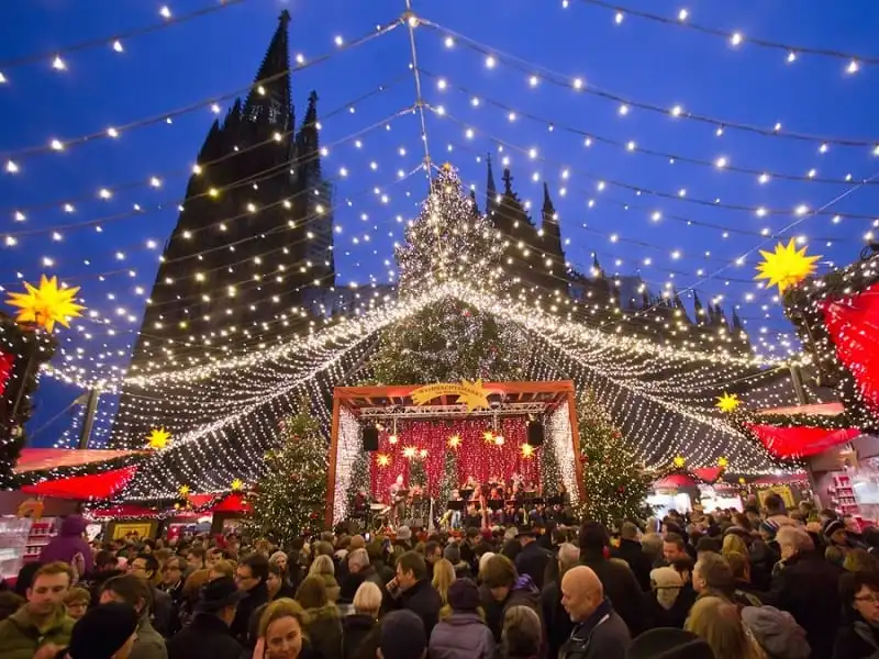 wanderlust_tips_nuoc_duc_ron_rang_mua_le_hoi_2