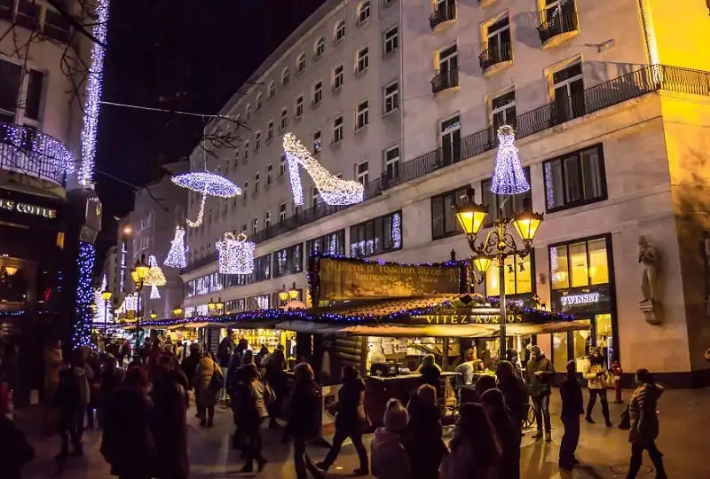 wanderlust_tips_sac_mau_giang_sinh_o_budapest_10