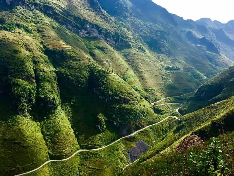 Anh Luca Nestola – Nhiếp ảnh gia chia sẻ về những bức hình đẹp về cuộc sống của những người dân tộc H’mông (Mù Căng Chải, Yên Bái) sau một ngày lao động chăm chỉ trở về nhà. 