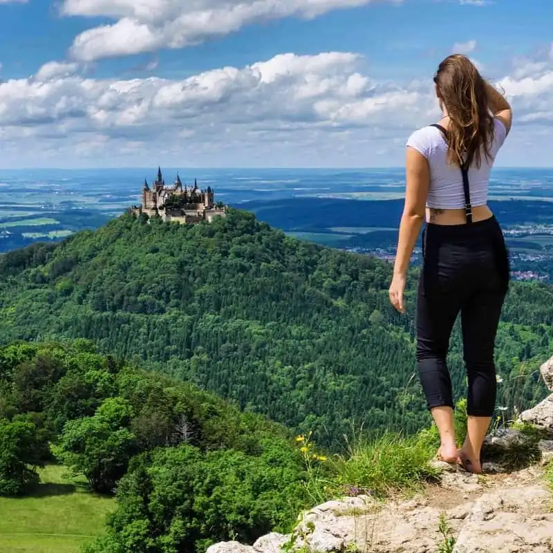 wanderust_tips_bo_viec_ngan_hang_de_di_du_lich_1
