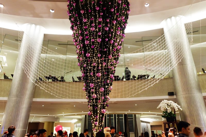 Tưng bừng lễ thắp sáng cây thông Noel tại khách sạn Pullman Hanoi