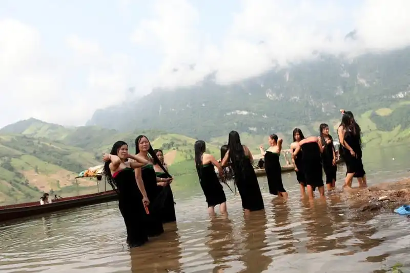 6 tục đón Tết kì lạ của các dân tộc miền núi phía Bắc 5 wanderlust-tips-6-tuc-don-tet-ky-la-cua-cac-dan-toc-mien-nui-phia-bac-1