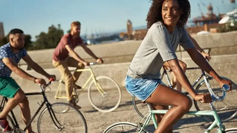 wanderlust-tips-9-cu-soc-van-hoa-bat-ngo-tren-duong-du-lich-9