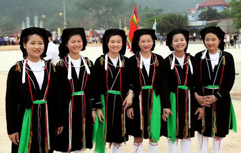 Bánh chưng gật gù trong mâm cỗ ngày Tết của người Sán Dìu 8 wanderlust-tips-banh-chung-gat-gu-trong-mam-co-ngay-tet-cua-nguoi-san-diu-2