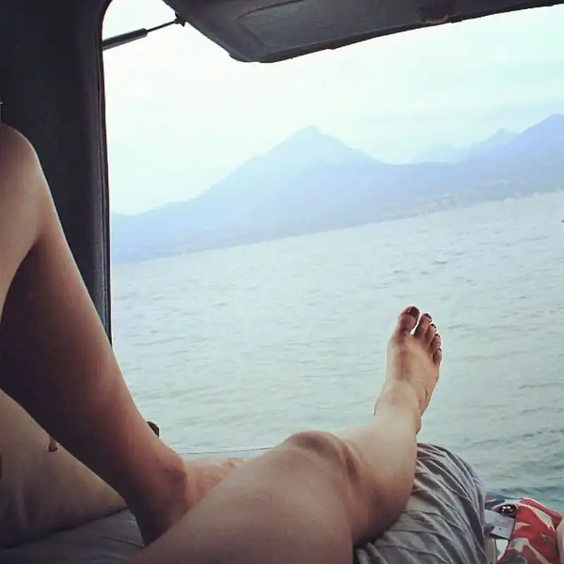 wanderlust-tips-co-gai-di-khap-the-gioi-cung-chu-cun-cung-va-chiec-xe-van-cu-21