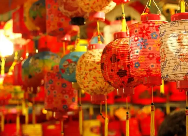 Rộn ràng Hội chợ xuân “Phố đèn lồng” tại Hà Nội 5 wanderlust-tips-hoi-cho-xuan-pho-den-long-tai-ha-noi-1