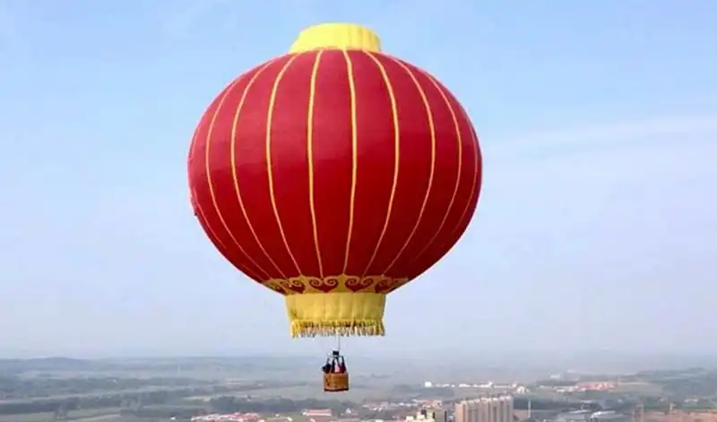 wanderlust-tips-lan-dau-tien-to-chuc-le-hoi-khinh-khi-cau-tai-tp-hcm-1