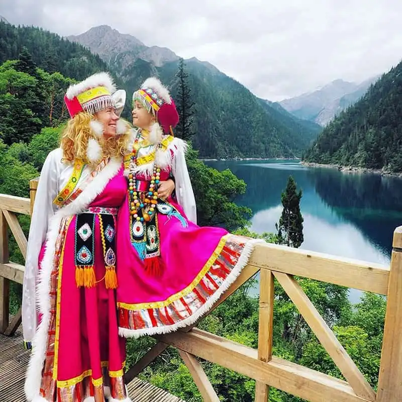 wanderlust-tips-nguoi-me-bo-viec-de-cung-con-gai-5-tuoi-du-lich-khap-the-gioi-1