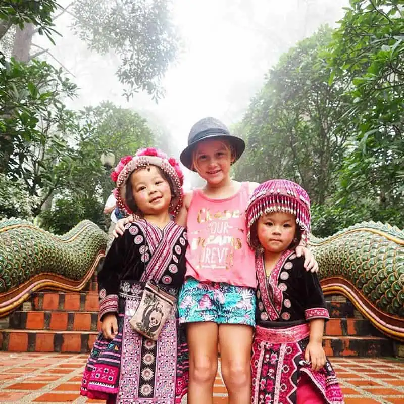 wanderlust-tips-nguoi-me-bo-viec-de-cung-con-gai-5-tuoi-du-lich-khap-the-gioi-10