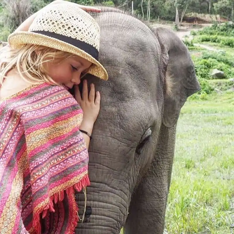 wanderlust-tips-nguoi-me-bo-viec-de-cung-con-gai-5-tuoi-du-lich-khap-the-gioi-2