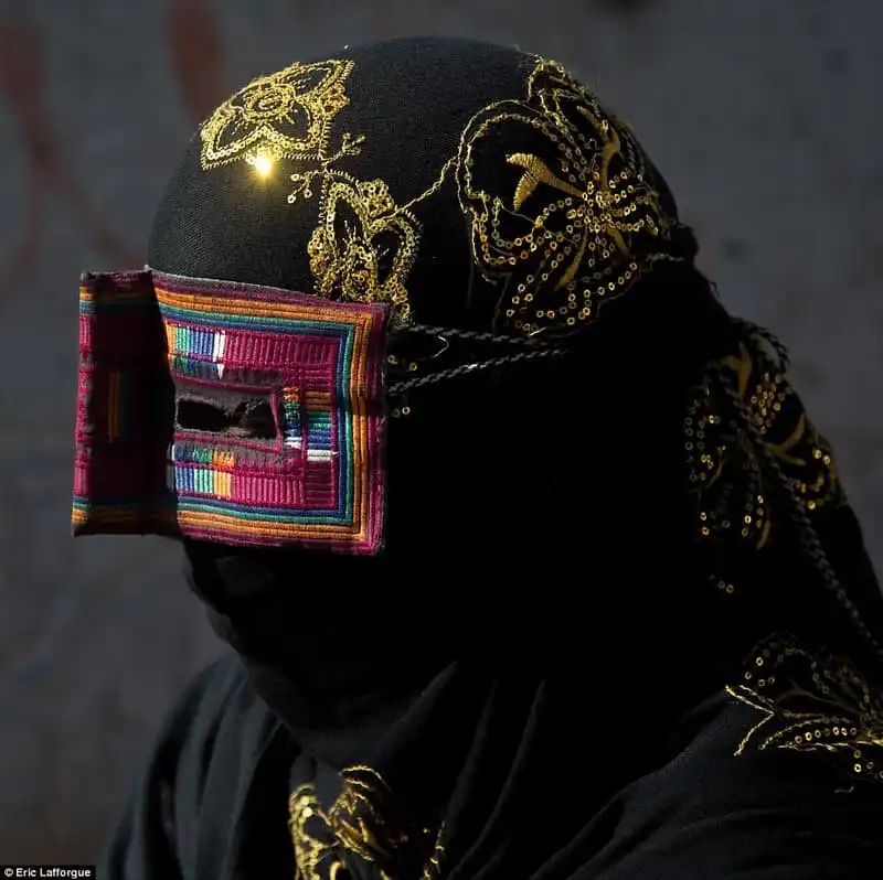 wanderlust-tips-y-nghia-an-sau-chiec-mat-na-ky-la-cua-nguoi-phu-nu-iran-22