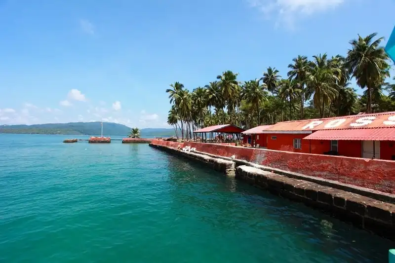 10 hòn đảo bí ẩn nhất thế giới 13 wanderlust_tips_13_hon_dao_bi_an_nhat_the_gioi_11