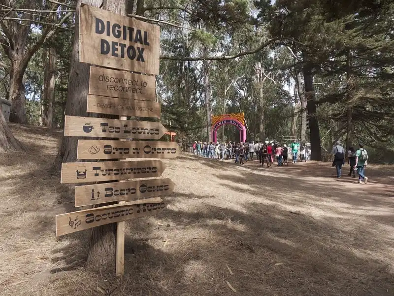 9 bước "giải phóng" khỏi mạng xã hội khi đi du lịch 10 wanderlust_tips_9-buoc-de-thoat-mang-xa-hoi-khi-di-du-lich-9