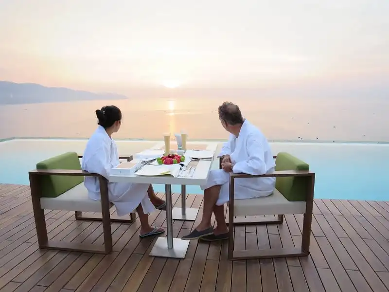 wanderlust_tips_A-La-Carte-Da-Nang-Beach-Mua-le-hoi-mua-yeu-thuong- (4)