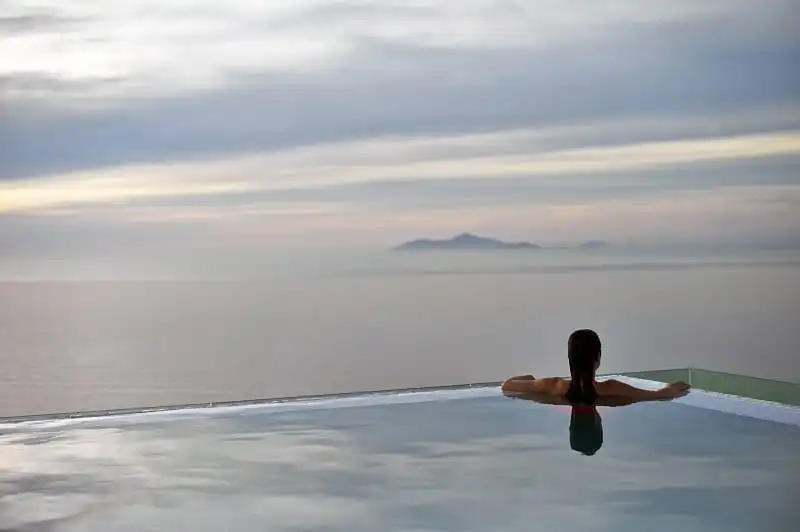 wanderlust_tips_A-La-Carte-Da-Nang-Beach-Mua-le-hoi-mua-yeu-thuong- (5)