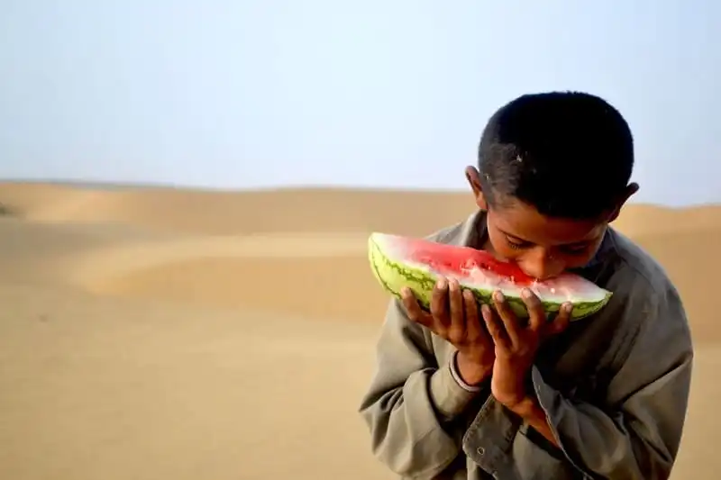 Thú vị bộ ảnh dưa hấu ở khắp nơi trên thế giới 18 wanderlust_tips_bo_anh_dua_hau_14