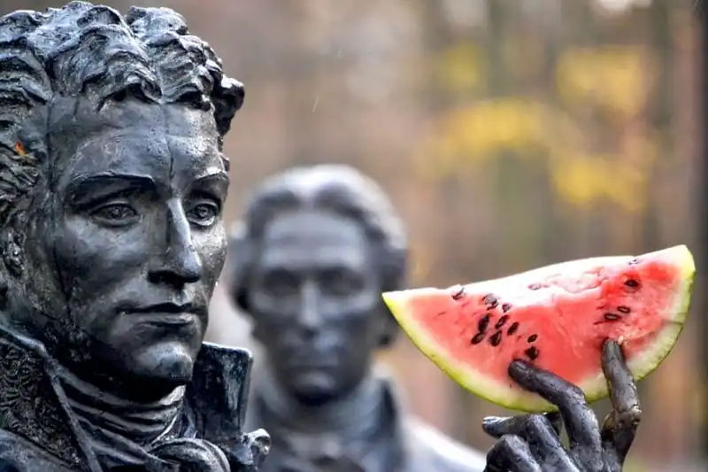Thú vị bộ ảnh dưa hấu ở khắp nơi trên thế giới 21 wanderlust_tips_bo_anh_dua_hau_17