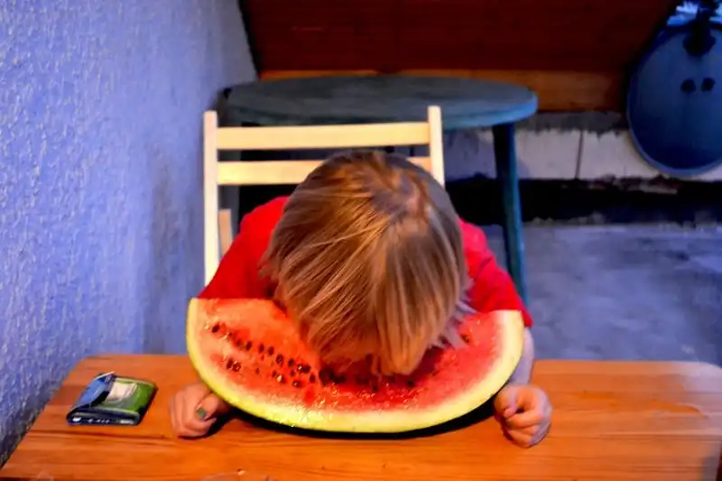 Thú vị bộ ảnh dưa hấu ở khắp nơi trên thế giới 13 wanderlust_tips_bo_anh_dua_hau_9