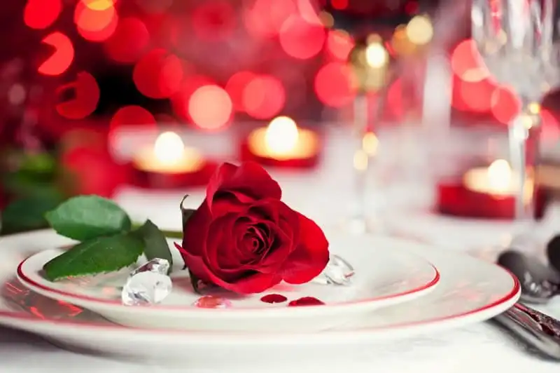 wanderlust_tips_don_valentine_phong_cach_hoang_gia_1