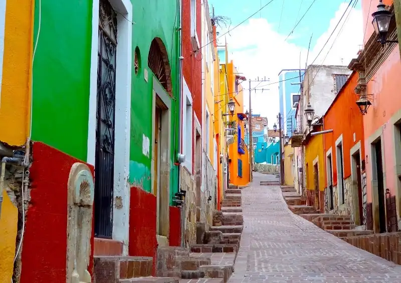 wanderlust_tips_nhung-con-pho-ruc-ro-nhat-the-gioi-5