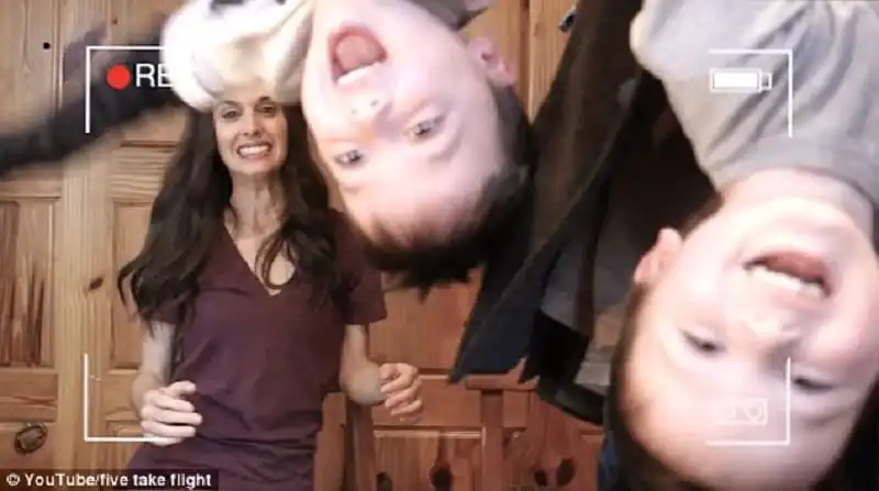 Tuyển bảo mẫu đi vòng quanh thế giới 6 wanderlust_tips_tuyen-bao-mau-di-vong-quanh-the-gioi- (1)