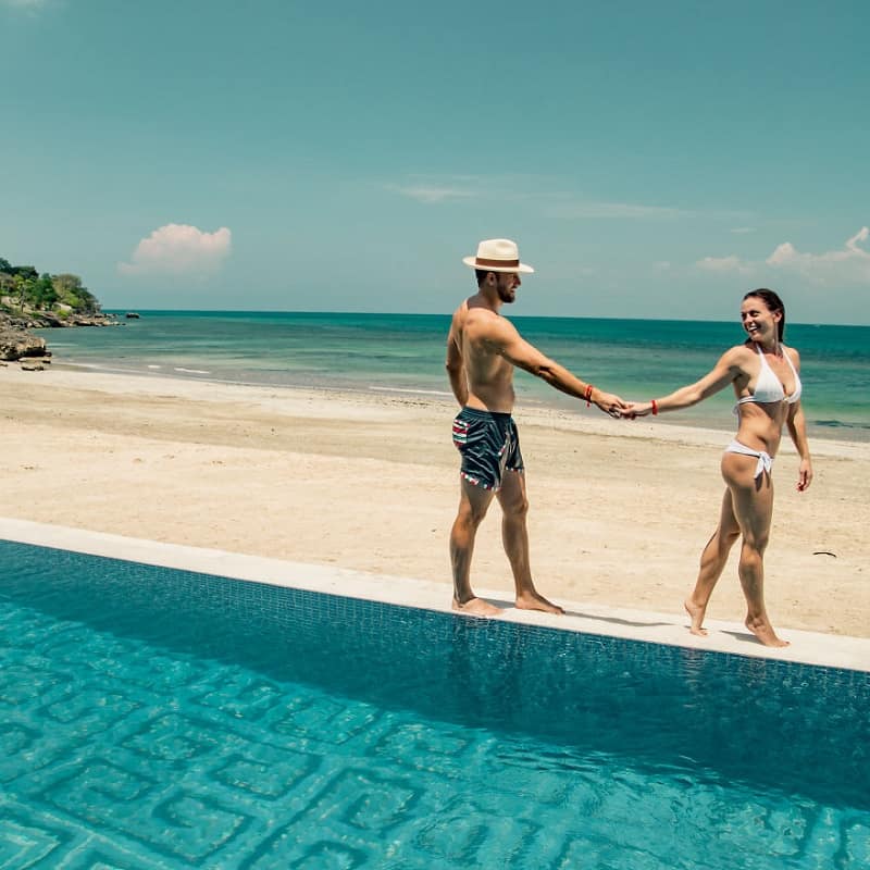 Gặp gỡ cặp đôi từ bỏ công việc để đi du lịch 70 nước