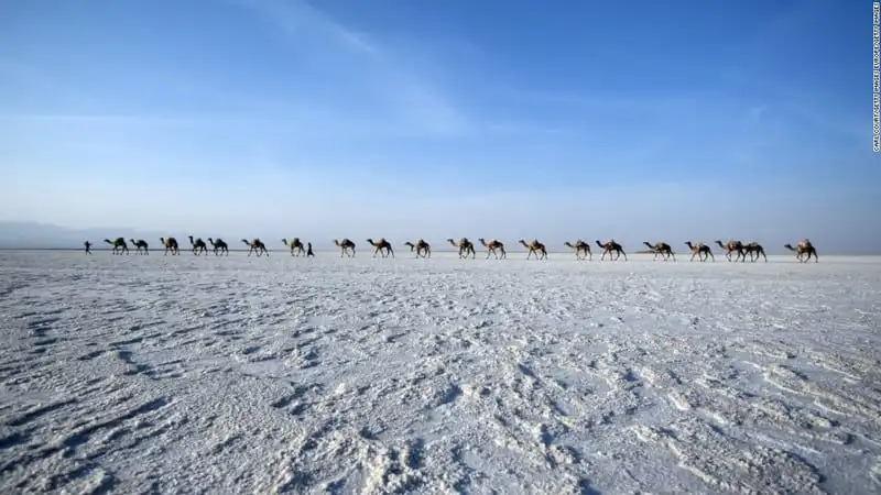 Wanderlust_tips_di-tim-vang-trang-o-noi-khac-nghiet-nhat-the-gioi-14