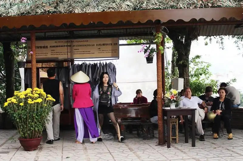 Cho du khách mượn áo dài khi tới Tháp bà Ponagar Nha Trang 12 wanderlust-tips-cho-du-khach-muon-ao-dai-khi-toi-thap-ba-ponaga-nha-trang-8