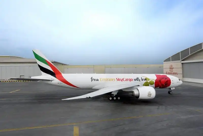 wanderlust-tips-hanh-trinh-van-chuyen-hoa-tuoi-vong-quanh-the-gioi-cua-emirates-skycargo-1