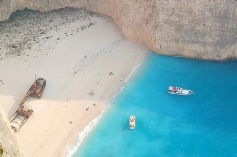 wanderlust-tips-sung-so-truoc-10-bai-bien-dep-lang-man-nhat-the-gioi-4