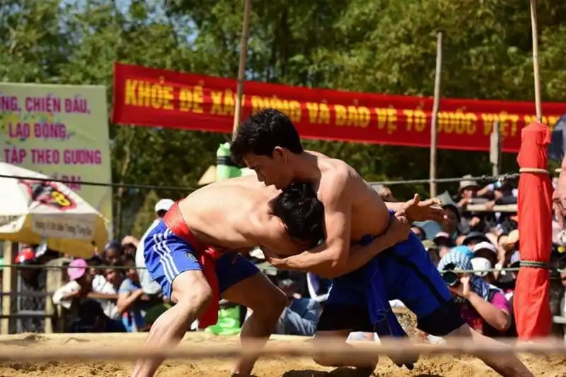 Tinh thần thượng võ cố đô qua hội vật làng Sình 7 wanderlust-tips-tinh-than-thuong-vo-co-do-qua-hoi-vat-lang-sinh-2