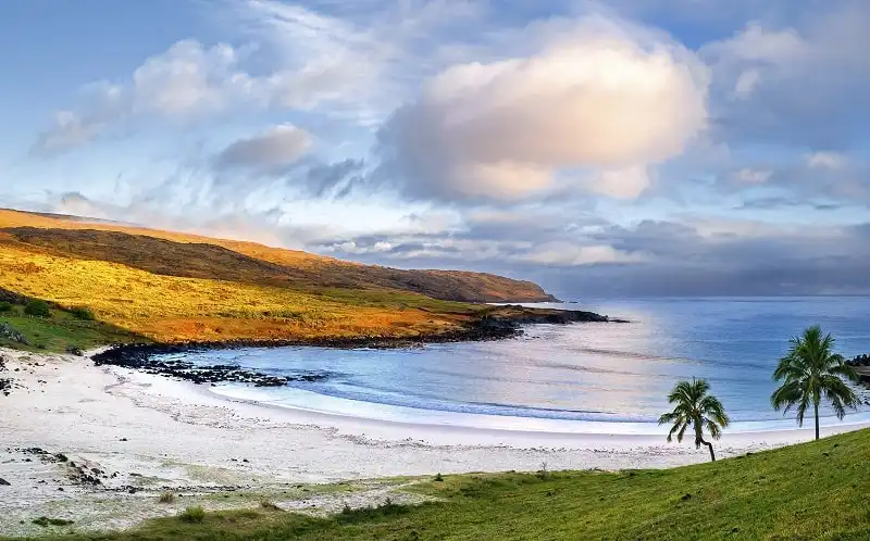 Anakena, a white coral sand beach situated on the northern tip of Rapa Nui (Easter Island), is one of the only two small sandy beaches on the island (the other one being Ovahe). Legend has it that Anakena was the landing place of Hotu Matu'a, a Polynesian chief who led a two-canoed expedition and formed the first settlement on Rapa Nui.