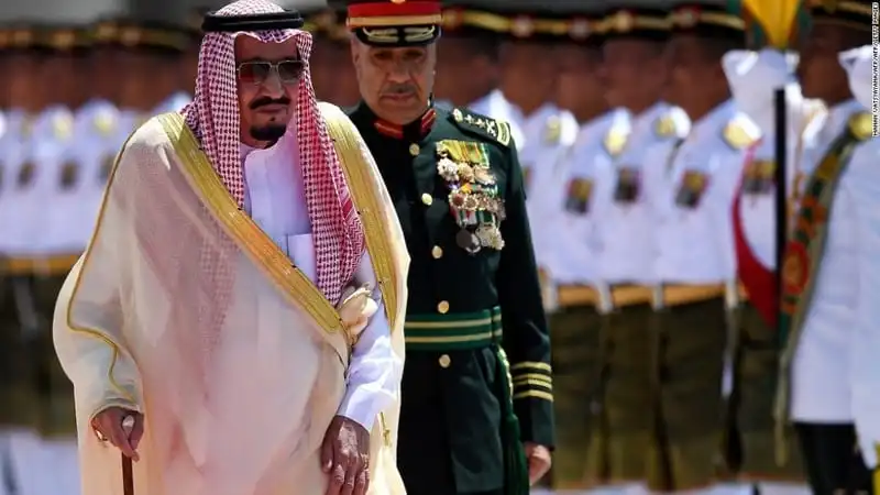 Chuyến công du của vua Saudi với 1.500 tuỳ tùng và 500 tấn hành lý 5 Wanderlust_Tips_1500-tuy-tung-500-tan-hanh-ly-2-thang-may-phuc-vu-chuyen-di-cua-vua-Saudi-3