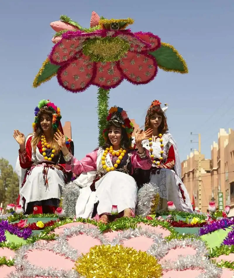 Trót yêu những đóa hồng damascena vùng Hdida, Maroc 9 Wanderlust_Tips_thung-lung-hoa-hong-le-hoi-hoa-hong-morocoo-1