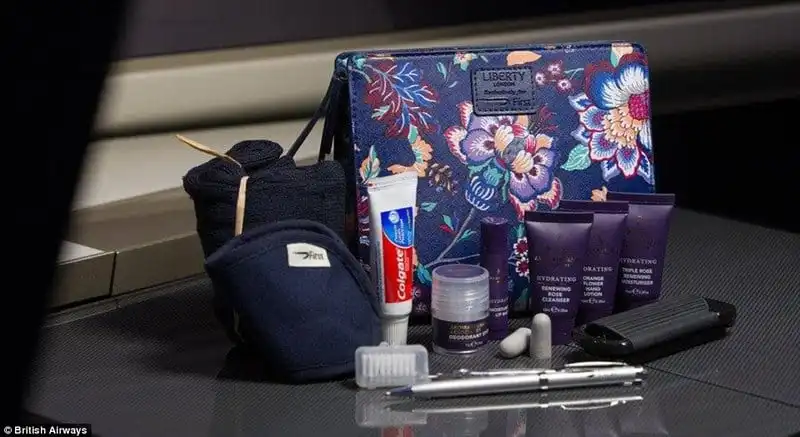 Wanderlust_tips_Bo-kit-hang-khong-sang-chanh-tren-khoang-hang-nhat-va-hang-thuong-gia-3